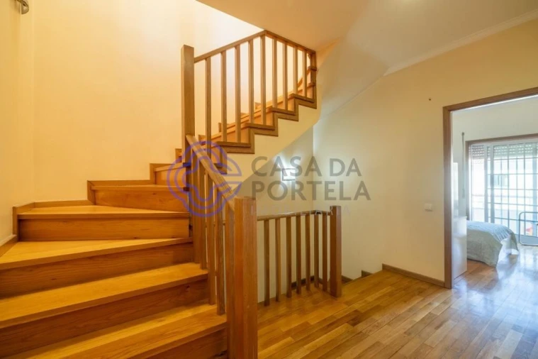 Moradia T4 para Venda em Arcozelo Foto 30