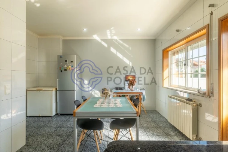 Moradia T4 para Venda em Arcozelo Foto 9