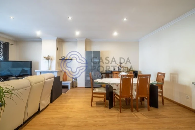 Moradia T4 para Venda em Arcozelo Foto 5