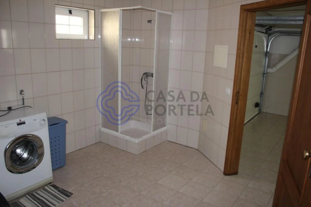 Moradia T4 para Venda em Arcozelo Foto 42