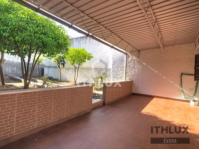 Moradia T4 para Venda em Assunção, Ajuda, Salvador e Santo Ildefonso Foto 10