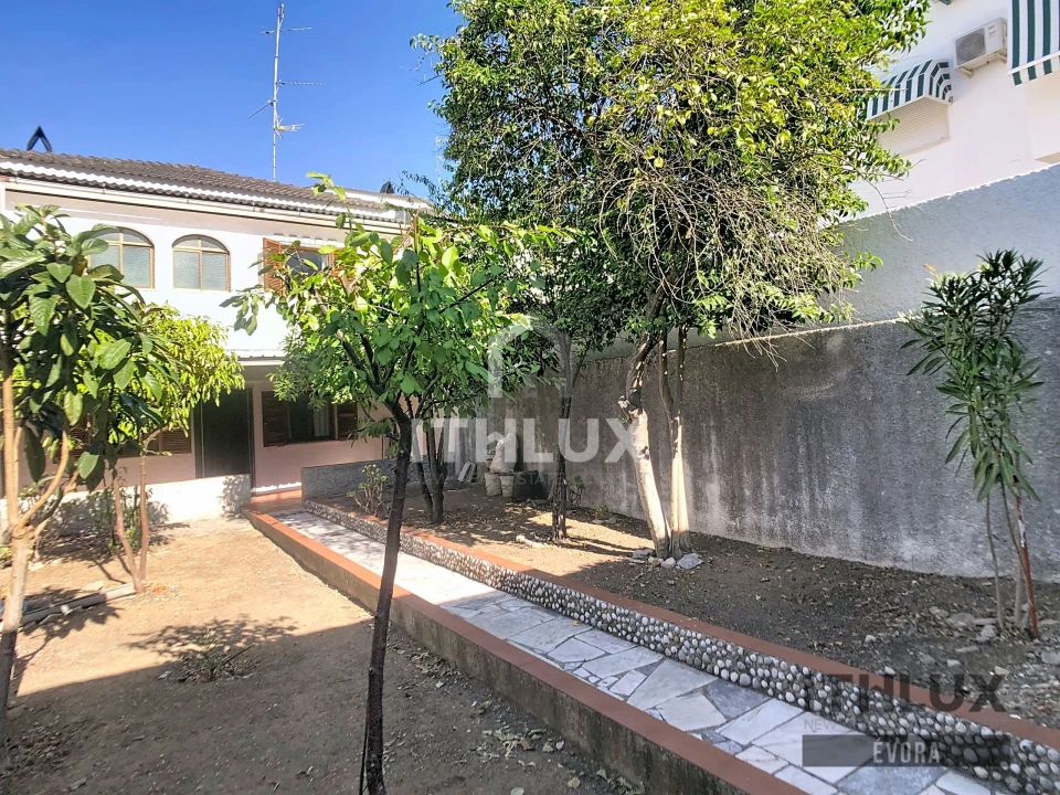 Moradia T4 para Venda em Assunção, Ajuda, Salvador e Santo Ildefonso Foto 11