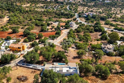 Moradia T5 para Venda em Loule (São Sebastião)