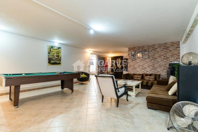 Moradia T5 para Venda em Loule (São Sebastião)