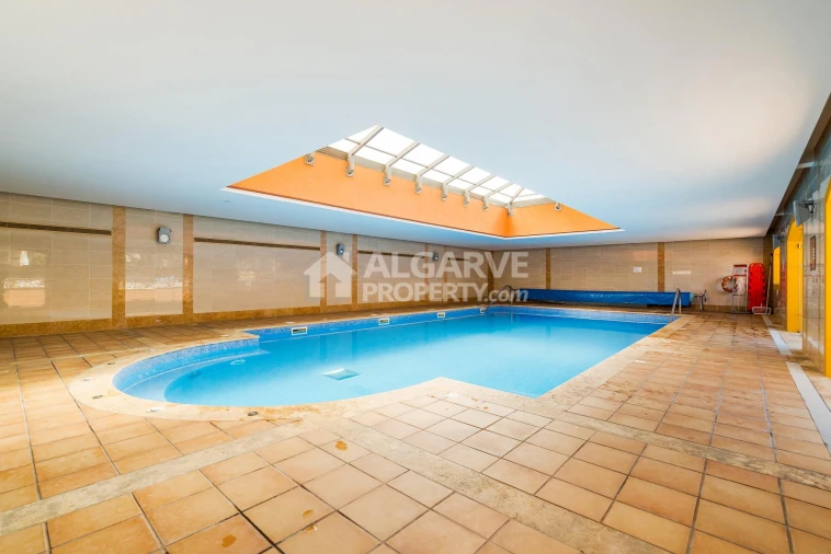 Apartamento T2 para Venda em Quarteira Foto 7