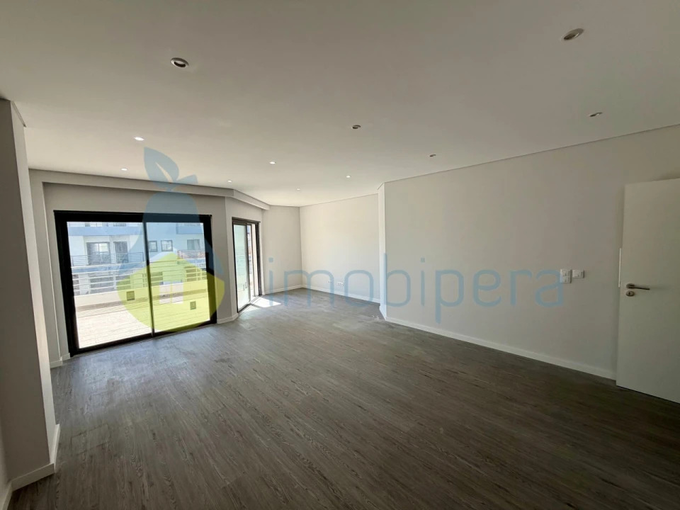 Apartamento T3 para Venda em Quelfes Foto 3