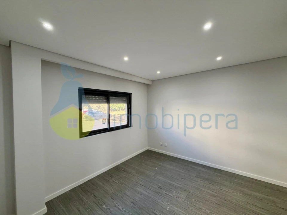 Apartamento T3 para Venda em Quelfes Foto 5