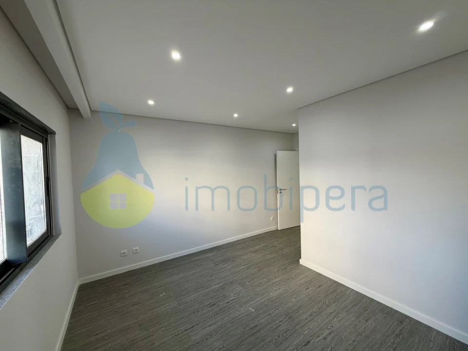 Apartamento T3 para Venda em Quelfes Foto 7