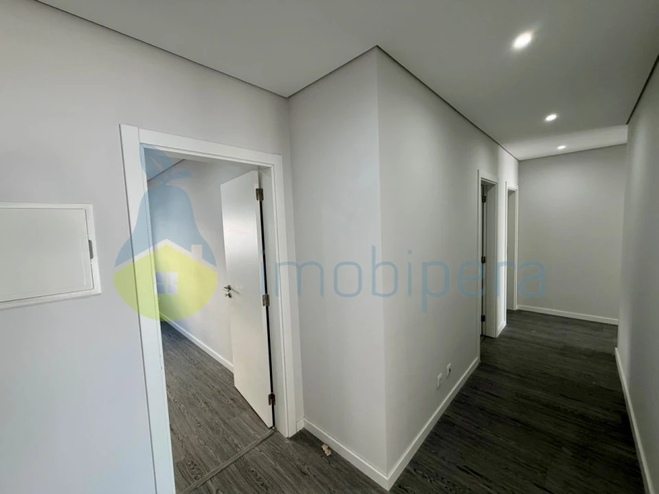 Apartamento T3 para Venda em Quelfes Foto 8
