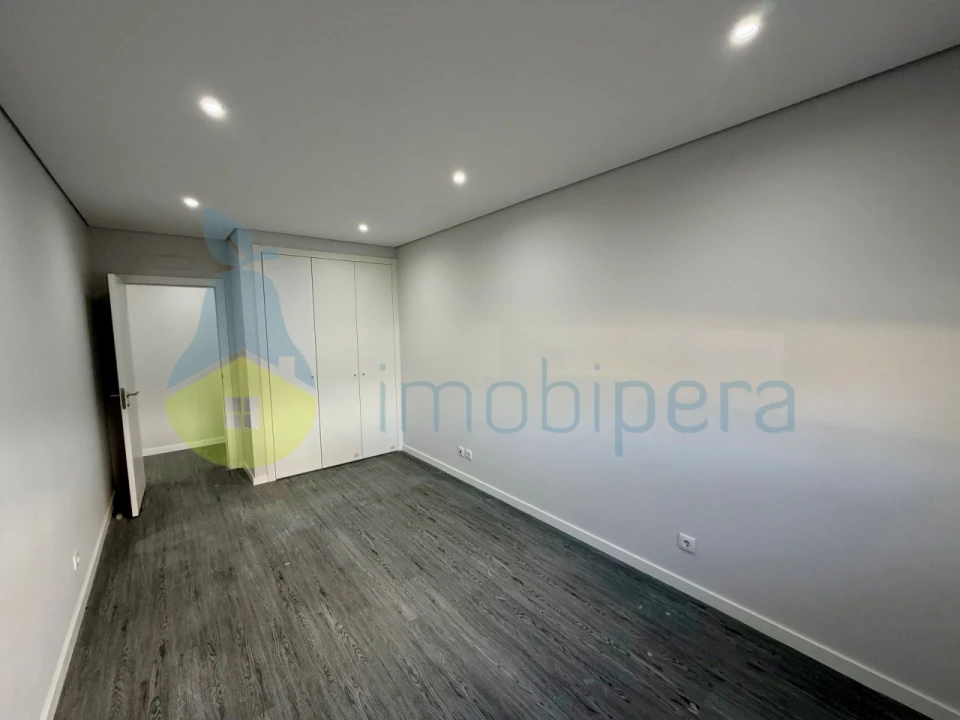 Apartamento T3 para Venda em Quelfes Foto 10
