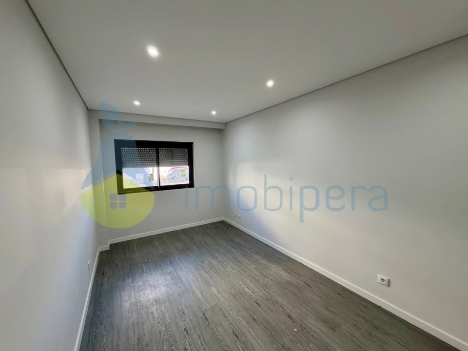 Apartamento T3 para Venda em Quelfes Foto 11