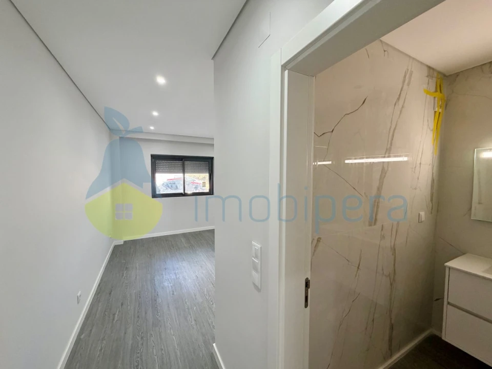 Apartamento T3 para Venda em Quelfes Foto 12