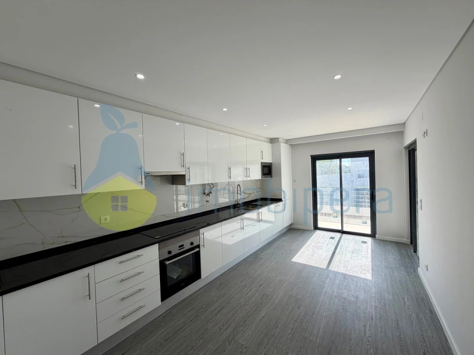 Apartamento T3 para Venda em Quelfes Foto 16