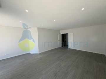 Apartamento T3 para Venda em Quelfes