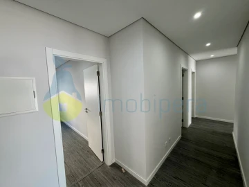 Apartamento T3 para Venda em Quelfes