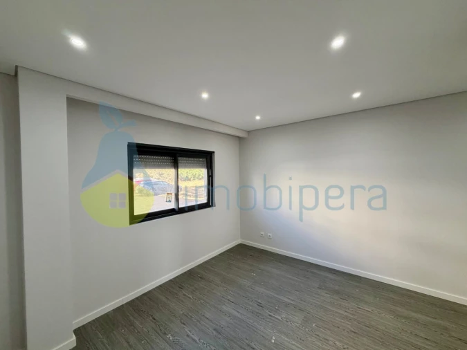 Apartamento T3 para Venda em Quelfes Foto 5