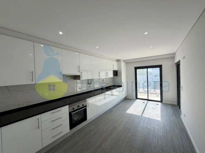 Apartamento T3 para Venda em Quelfes Foto 16