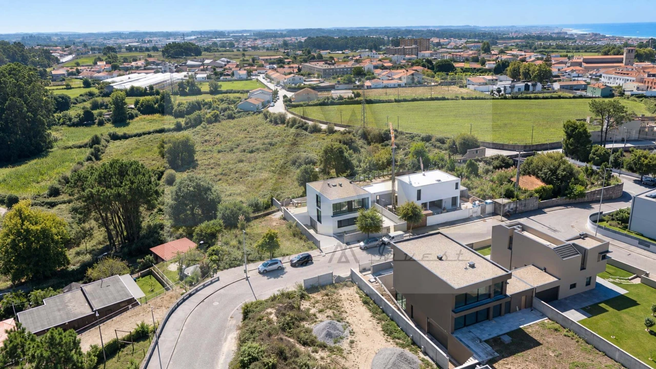 Moradia T4 para Venda em Azurara Foto 3