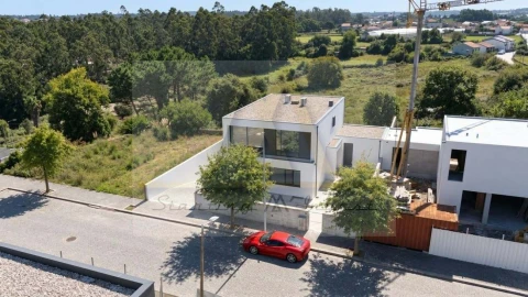 Moradia T4 para Venda em Azurara