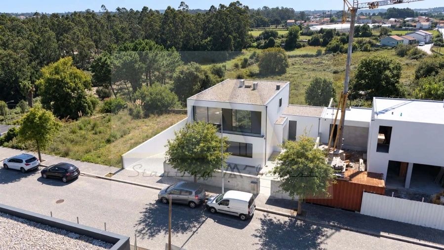 Moradia T4 para Venda em Azurara Foto 2