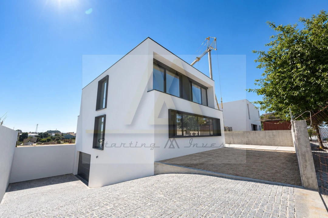 Moradia T4 para Venda em Azurara Foto 5