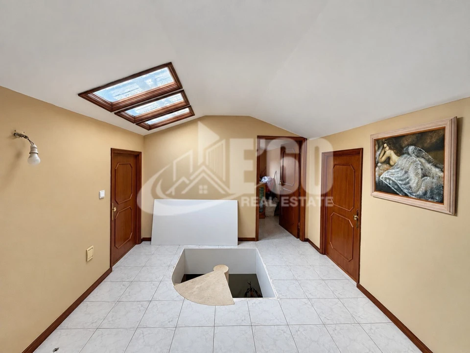 Moradia T4 para Venda em Paços de Brandão Foto 16