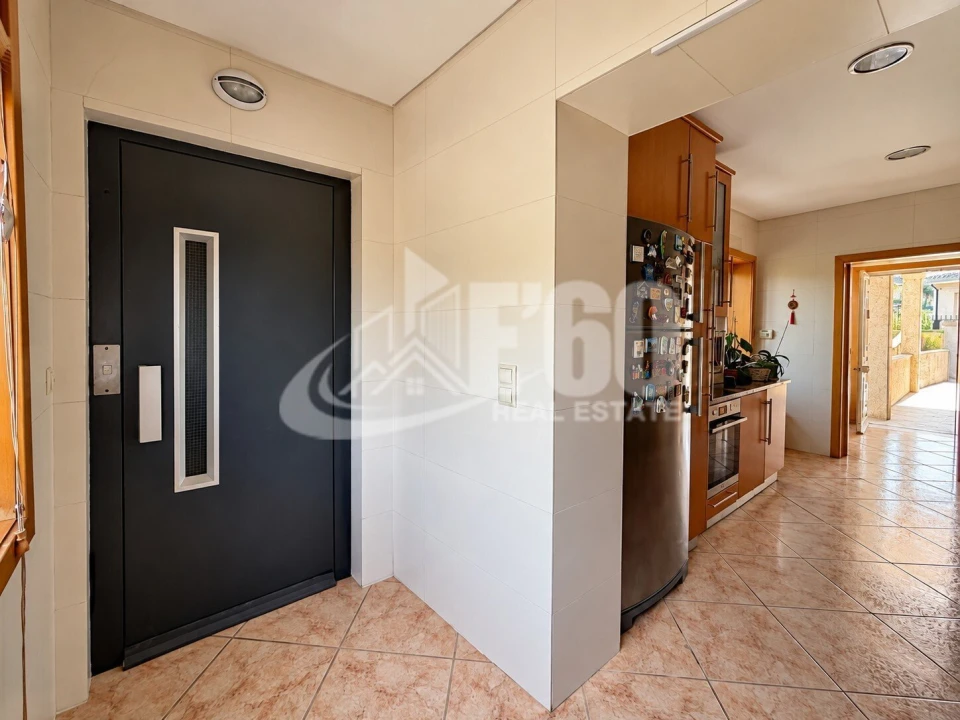 Moradia T4 para Venda em Paços de Brandão Foto 11