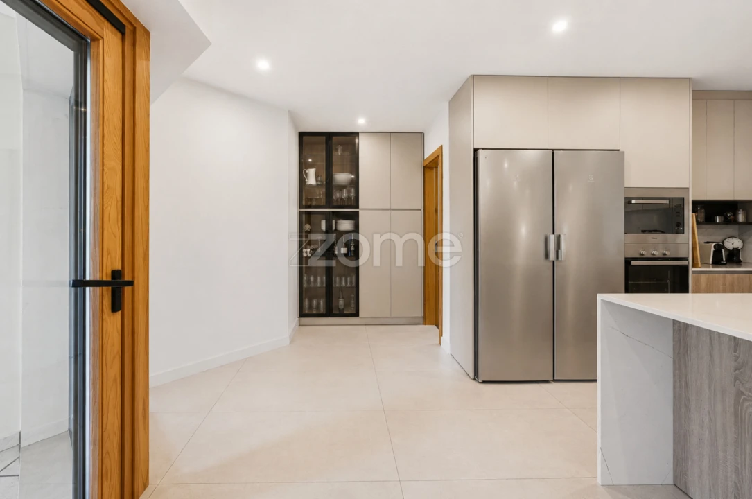 Apartamento T4 para Venda em Póvoa de Santa Iria e Forte da Casa Foto 7