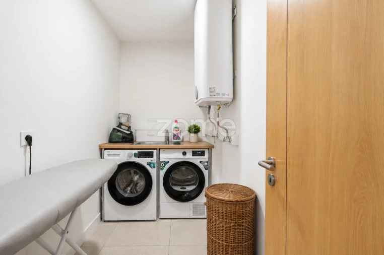 Apartamento T4 para Venda em Póvoa de Santa Iria e Forte da Casa Foto 8