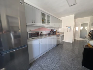 Apartamento T3 para Venda em Nogueira e Silva Escura