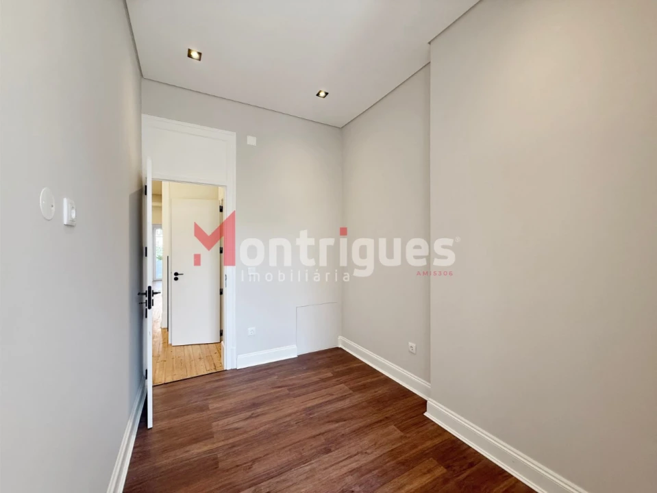 Apartamento T3 para Venda em Areeiro Foto 13