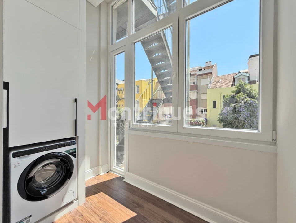 Apartamento T3 para Venda em Areeiro Foto 16