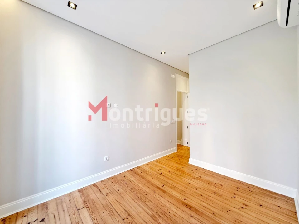 Apartamento T3 para Venda em Areeiro Foto 19