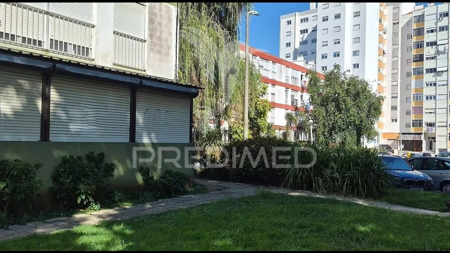 Apartamento T1 para Venda em Massamá e Monte Abraão