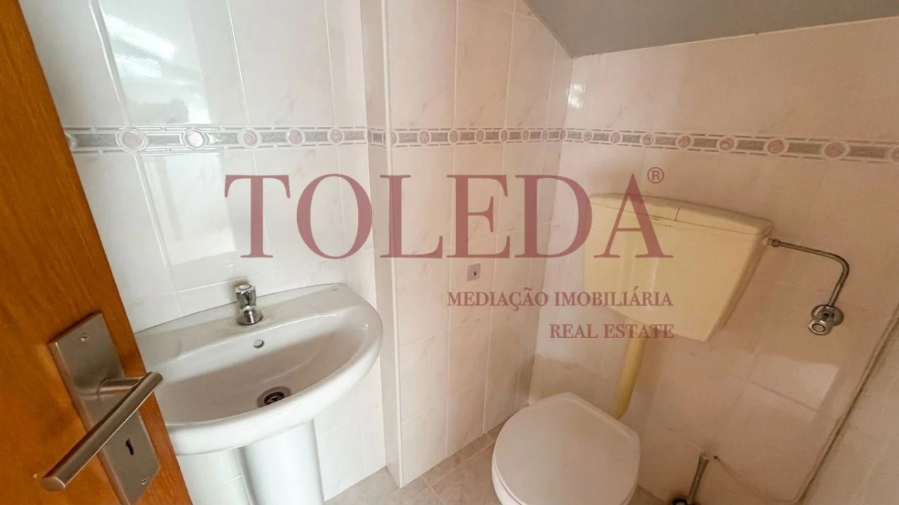 Moradia T3 para Venda em Vila Nova da Rainha Foto 26