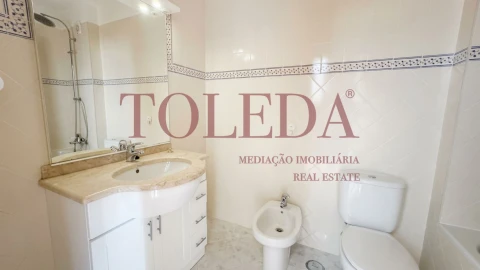 Moradia T3 para Venda em Vila Nova da Rainha