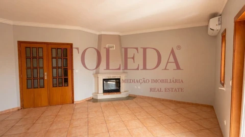Moradia T3 para Venda em Vila Nova da Rainha