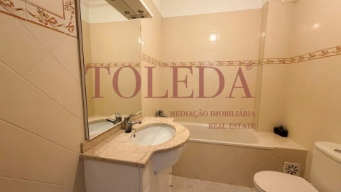 Moradia T3 para Venda em Vila Nova da Rainha