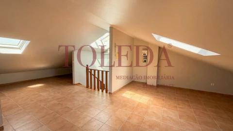 Moradia T3 para Venda em Vila Nova da Rainha