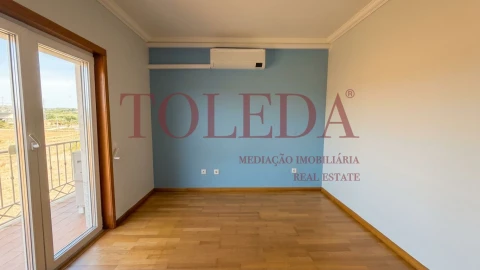 Moradia T3 para Venda em Vila Nova da Rainha