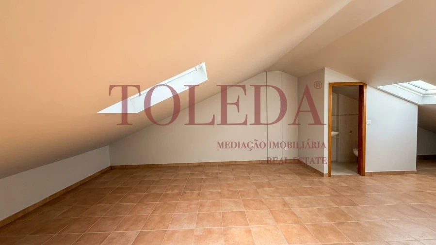 Moradia T3 para Venda em Vila Nova da Rainha Foto 25
