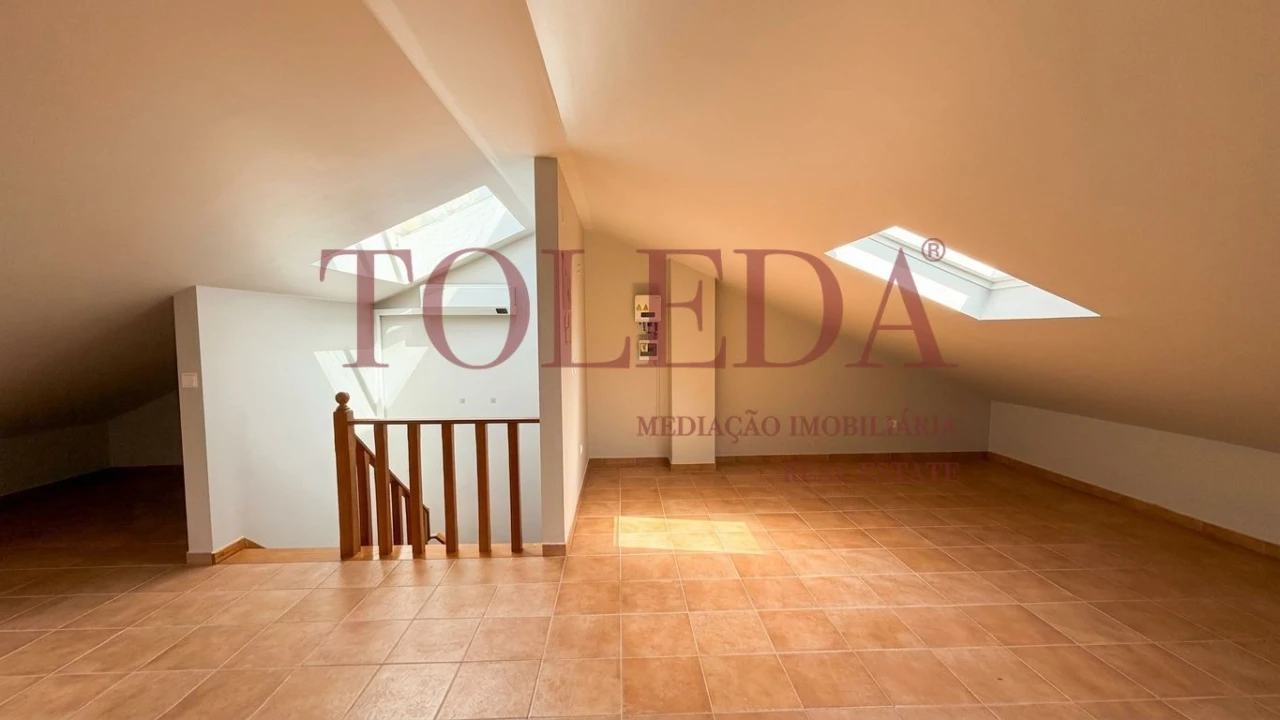 Moradia T3 para Venda em Vila Nova da Rainha Foto 23