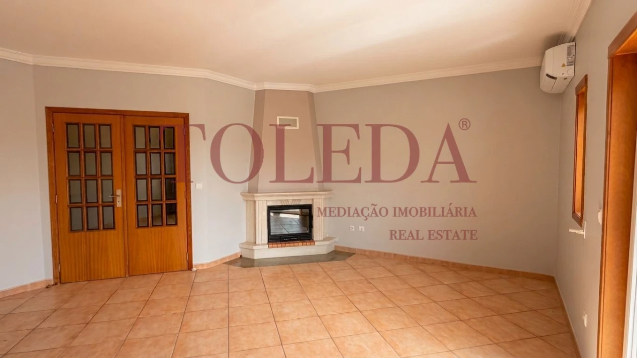 Moradia T3 para Venda em Vila Nova da Rainha Foto 2