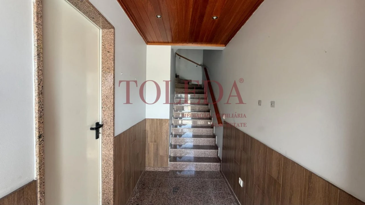 Moradia T3 para Venda em Vila Nova da Rainha Foto 38