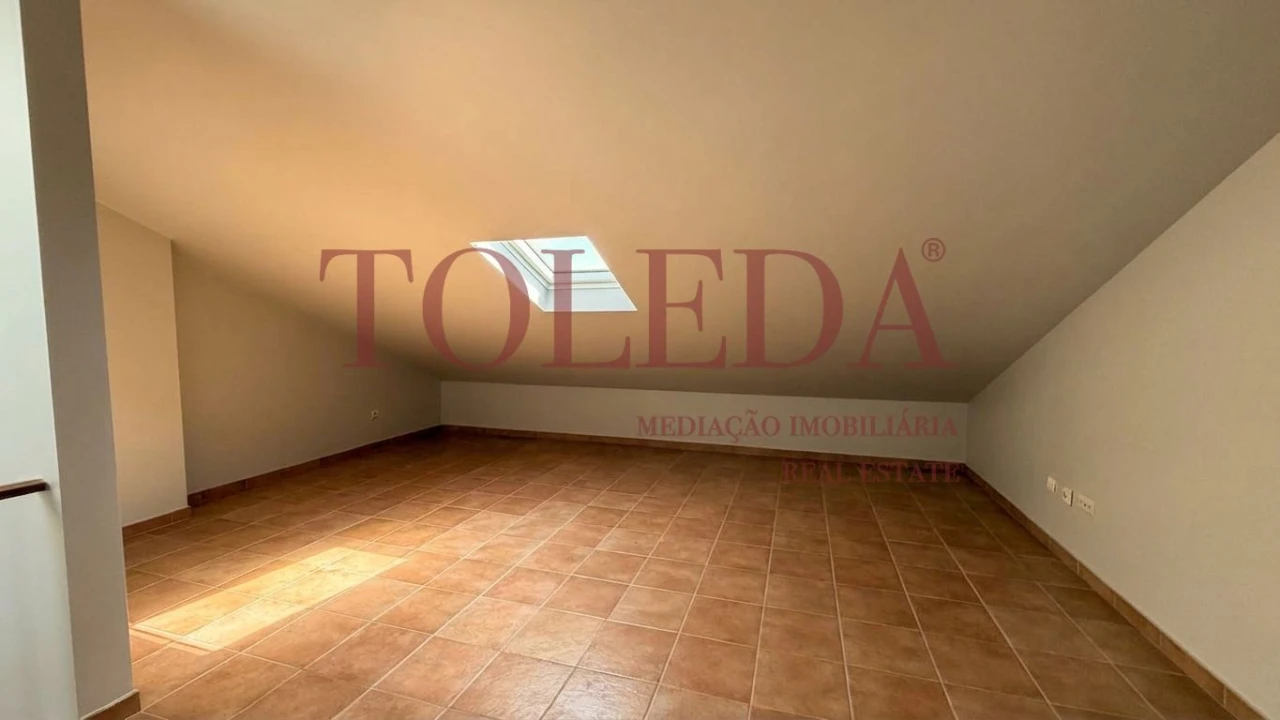 Moradia T3 para Venda em Vila Nova da Rainha Foto 24