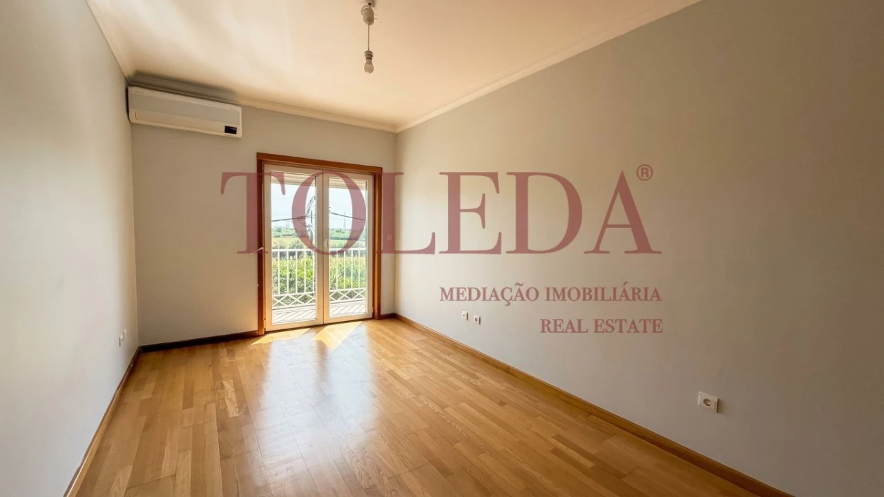 Moradia T3 para Venda em Vila Nova da Rainha Foto 19