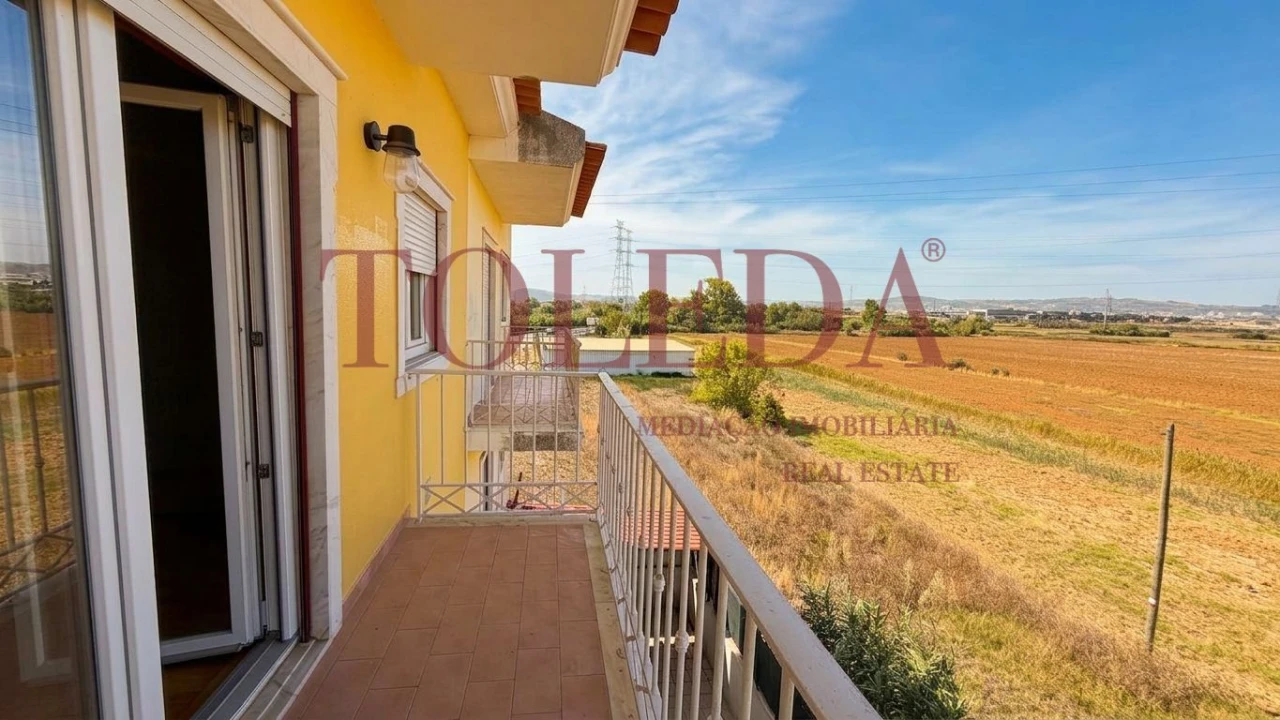 Moradia T3 para Venda em Vila Nova da Rainha Foto 13