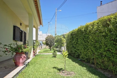 Moradia T3 para Venda em Charneca de Caparica e Sobreda