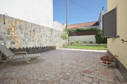 Moradia T3 para Venda em Charneca de Caparica e Sobreda
