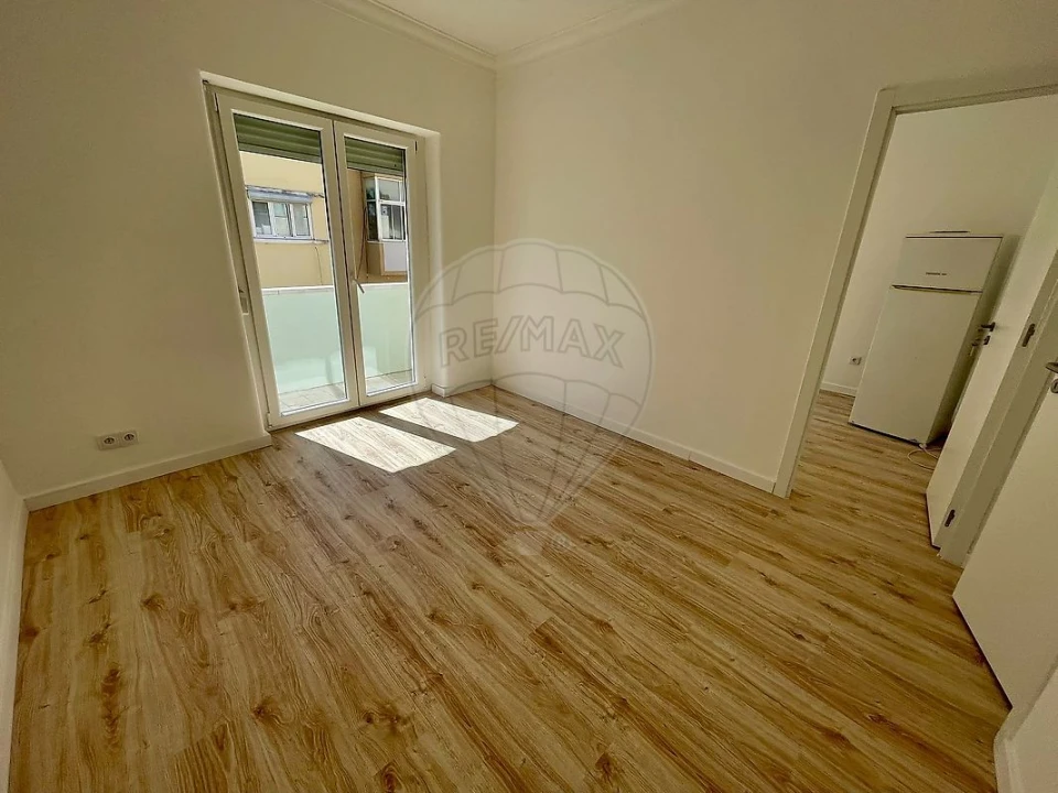 Apartamento T2 para Arrendamento em Ajuda Foto 8